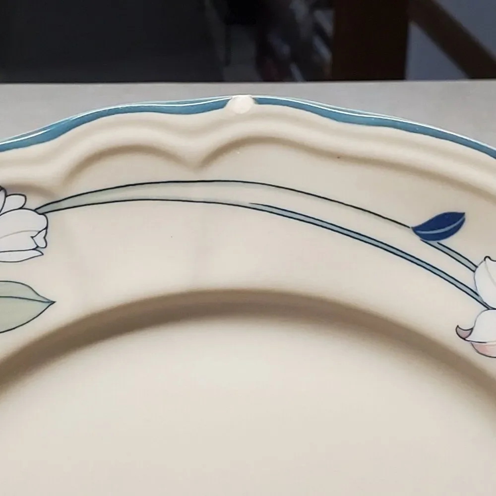 Epoch Apple Blossom Scalloped Edge Dinner Plate 10½